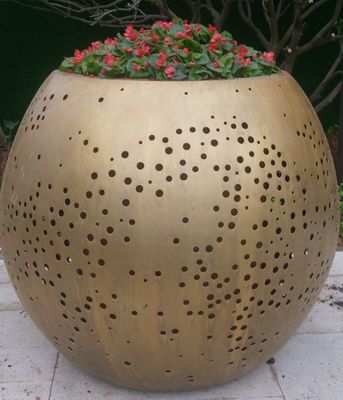 Modern Large Metal Flower Pot Garden Crafts Hollow Outdoor Metal Plant Pots