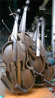 Rust Modern Abstract Sculpture Freehand Arman Violin Sculpture Outdoor Garden Decoration