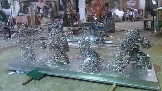 Custom Abstract Wire Sculpture , Movement Metal Art Sculpture Interior Decoration Gifts