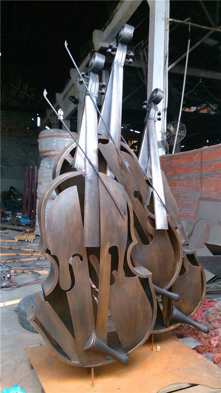 Rust Modern Abstract Sculpture Freehand Arman Violin Sculpture Outdoor Garden Decoration